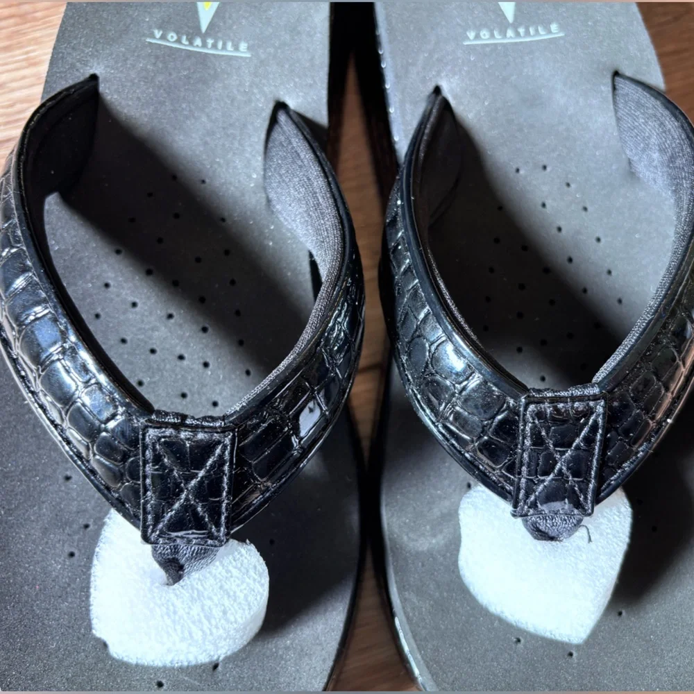 Woman’s Black sandals size 9 - Picture 3 of 4